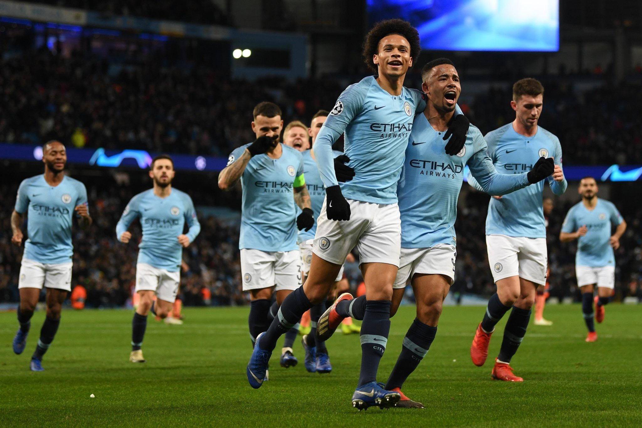 曼城再次展 曼城再次展